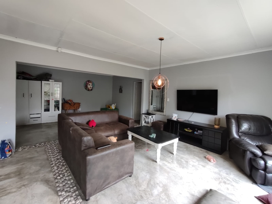 6 Bedroom Property for Sale in Flamwood North West